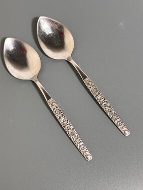 2 WMA Rogers Deluxe Stainless Oneida Ltd Malibu Oval Soup Spoon